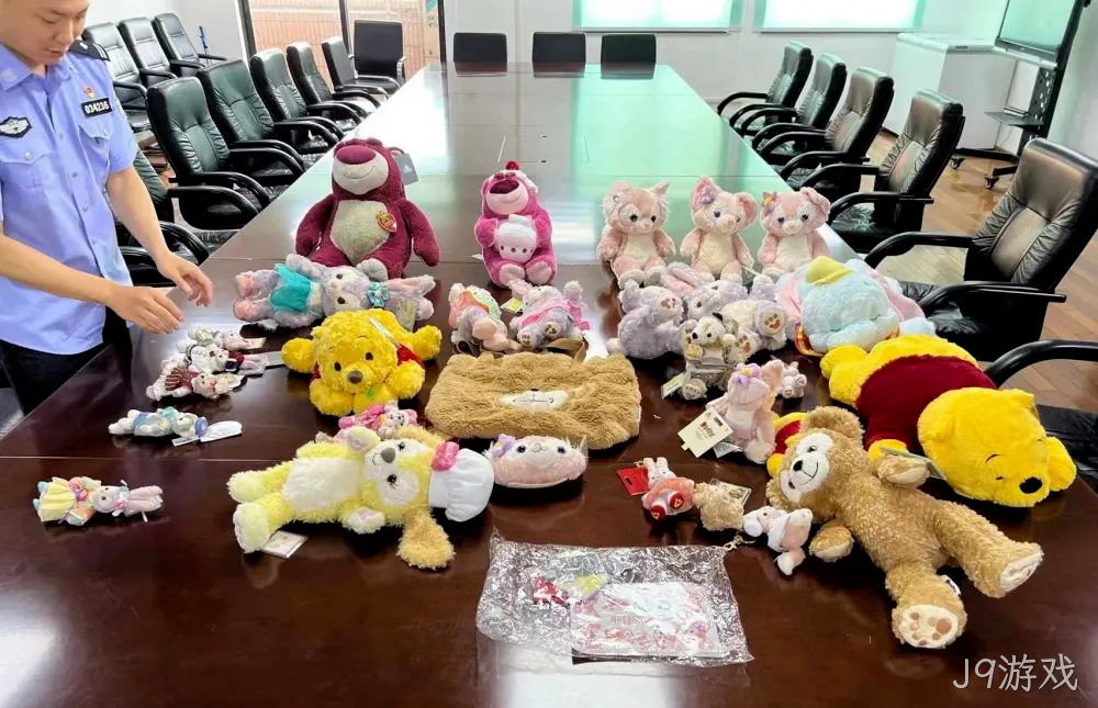 直播卖假冒迪士尼玩具月入150万！17人被抓了~