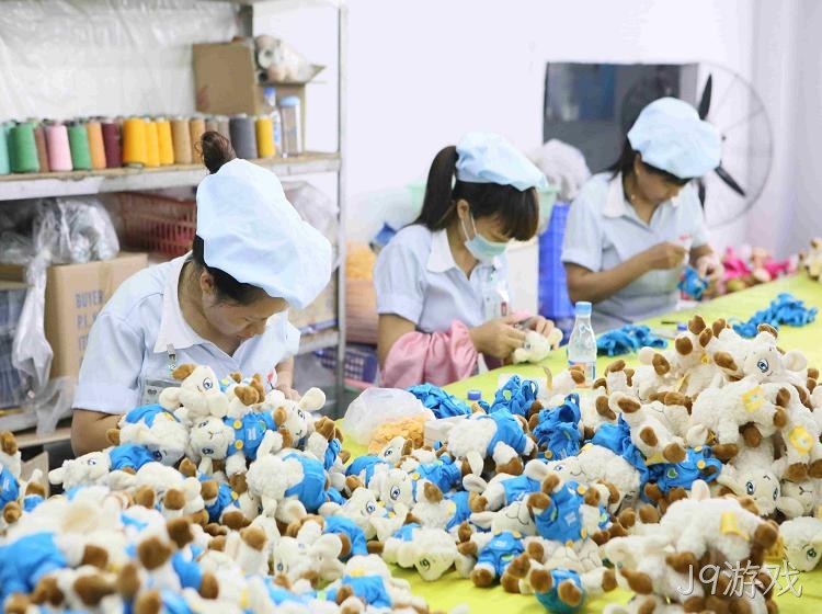 J9游戏毛绒玩具厂家：必须让员工感受到家的温暖